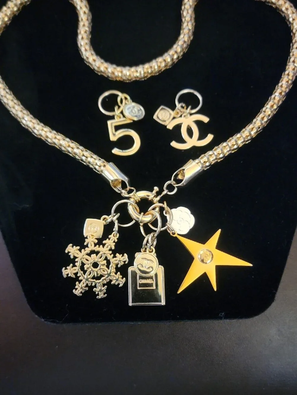 Chanel Christmas Charms Set Of 5 W/ Free Gold Tone Charm Necklace 1 Of A Kind!
